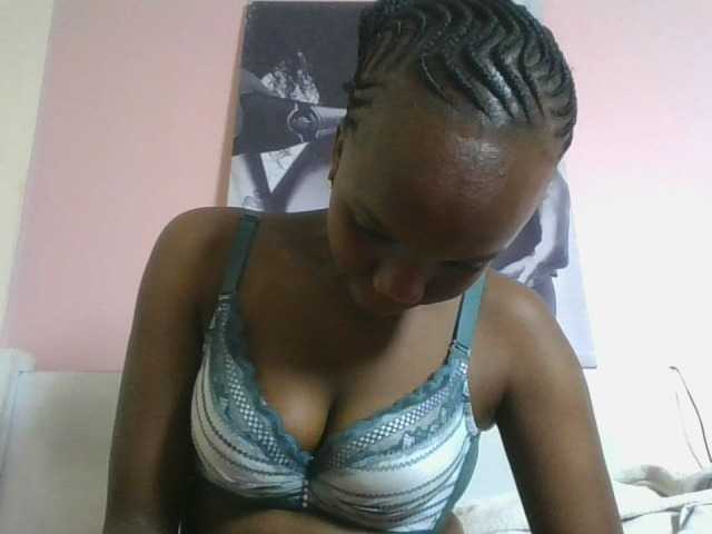 Naughtypetite1 live cam on BongaCams