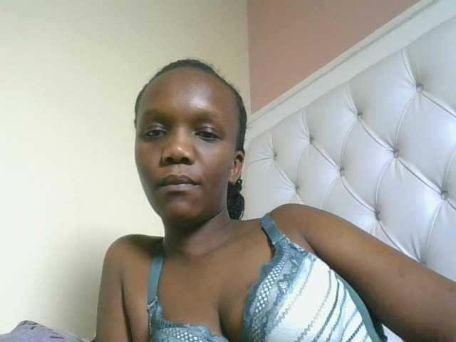 Naughtypetite1 live cam on BongaCams