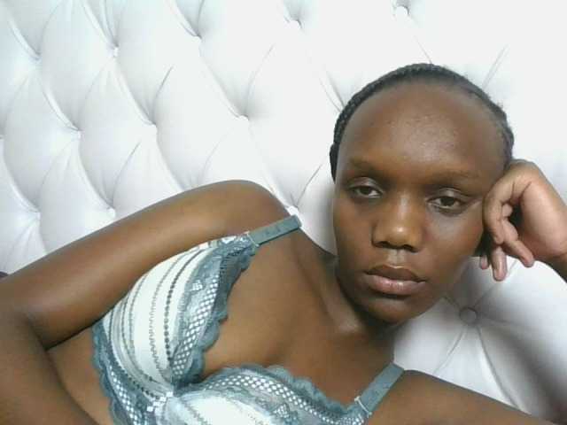 Naughtypetite1 live cam on BongaCams