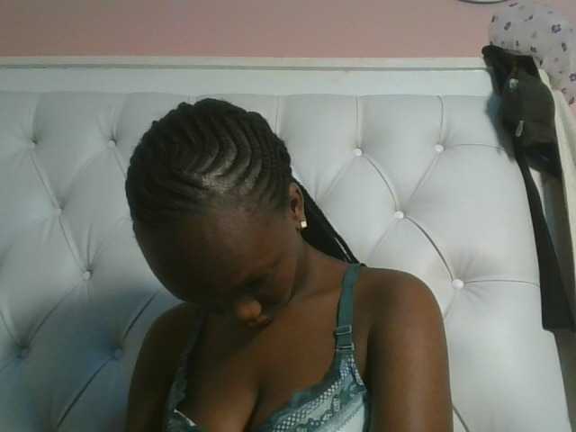 Naughtypetite1 live cam on BongaCams