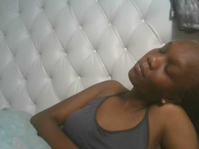 Naughtypetite1 live cam on BongaCams