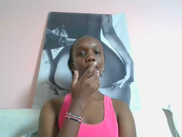 Naughtypetite1 live cam on BongaCams
