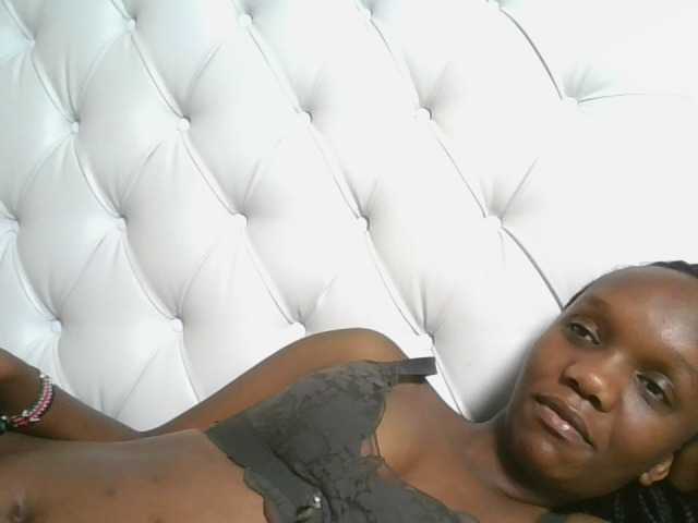Naughtypetite1 live cam on BongaCams