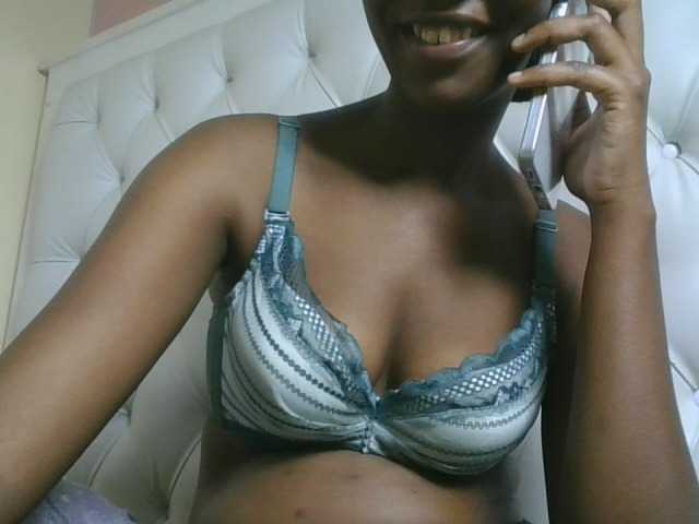 Naughtypetite1 live cam on BongaCams