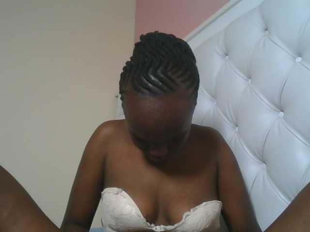 Naughtypetite1 live cam on BongaCams