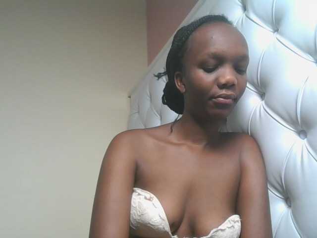 Naughtypetite1 live cam on BongaCams