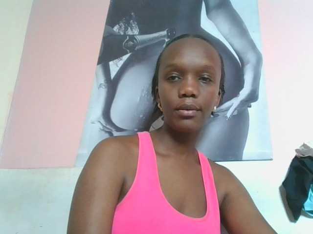 Naughtypetite1 live cam on BongaCams