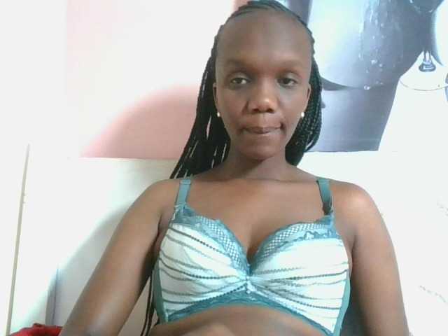 Naughtypetite1 live cam on BongaCams