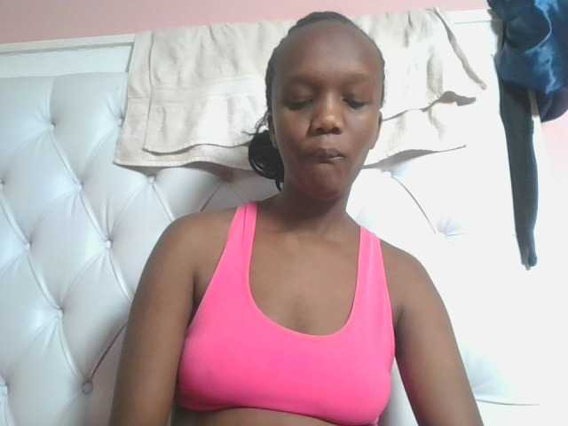 Naughtypetite1 live cam on BongaCams