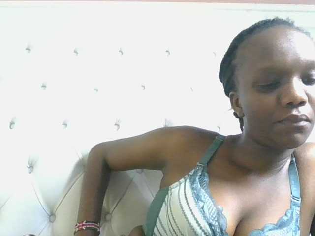 Naughtypetite1 live cam on BongaCams