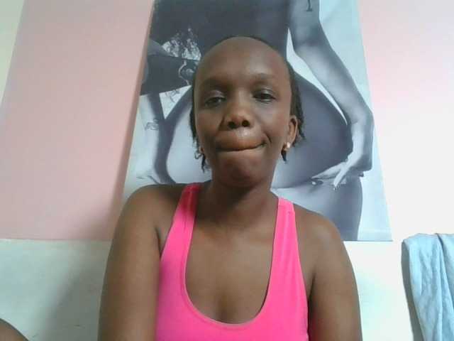 Naughtypetite1 live cam on BongaCams