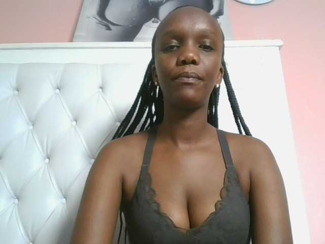 Naughtypetite1 live cam on BongaCams