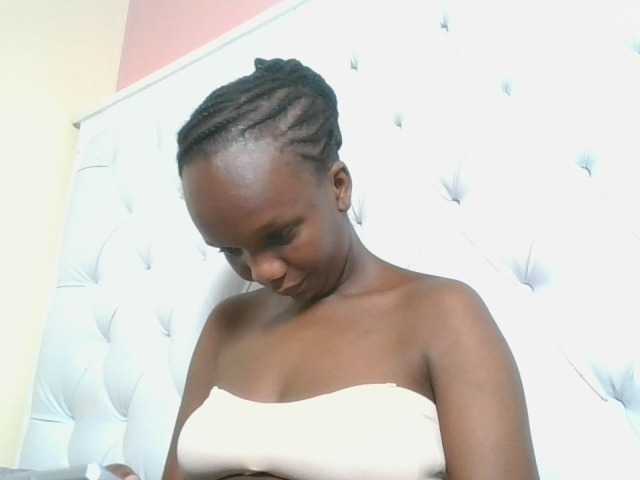 Naughtypetite1 live cam on BongaCams