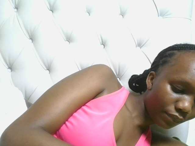 Naughtypetite1 live cam on BongaCams
