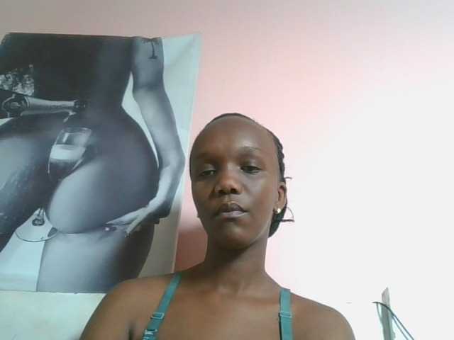 Naughtypetite1 live cam on BongaCams
