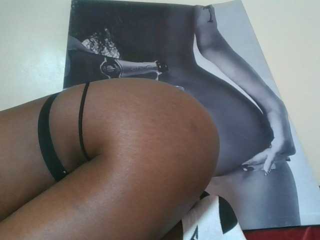 Naughtypetite1 live cam on BongaCams