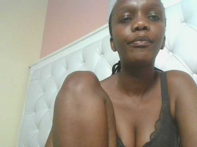 Naughtypetite1 live cam on BongaCams