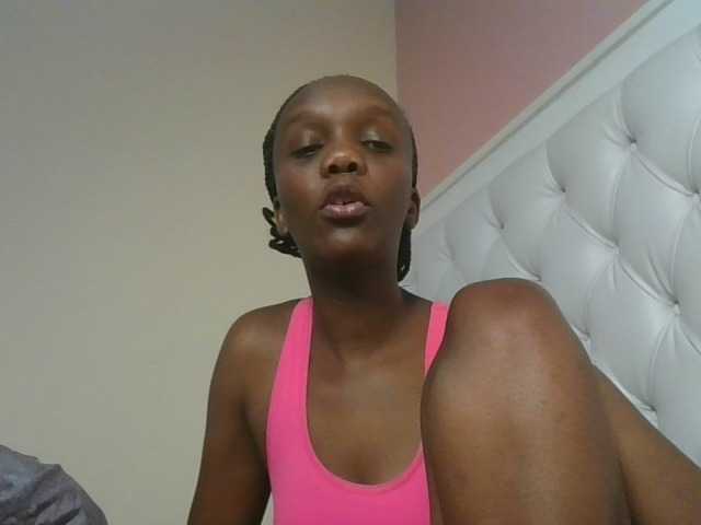 Naughtypetite1 live cam on BongaCams