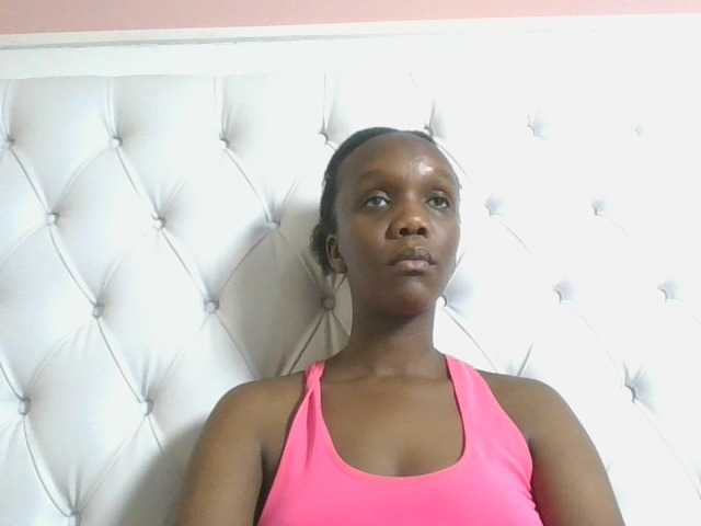 Naughtypetite1 live cam on BongaCams