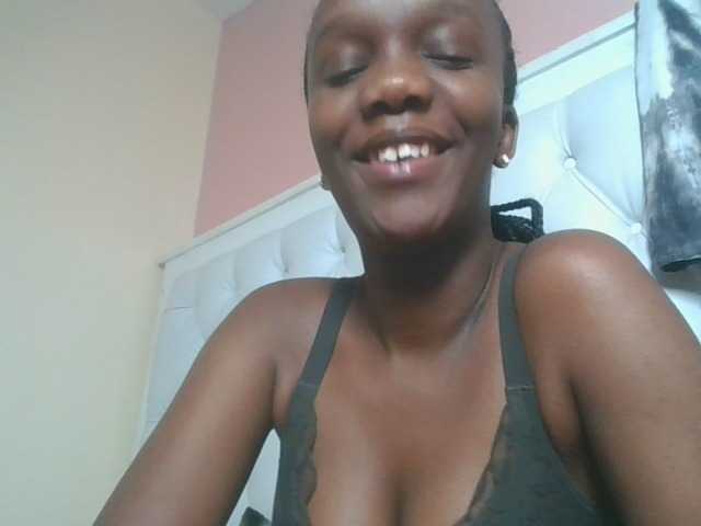 Naughtypetite1 live cam preview