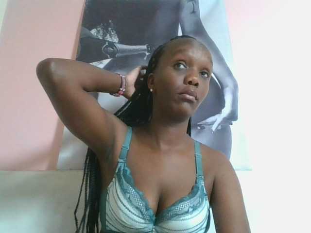 Naughtypetite1 live cam on BongaCams