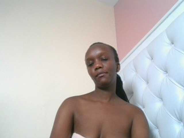 Naughtypetite1 live cam on BongaCams