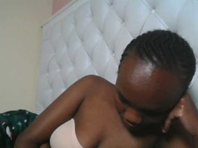 Naughtypetite1 live cam on BongaCams