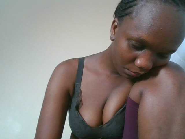 Naughtypetite1 live cam on BongaCams