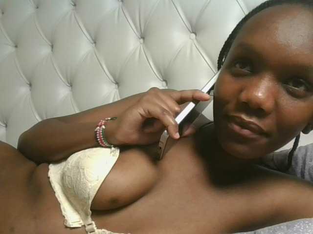 Naughtypetite1 live cam on BongaCams