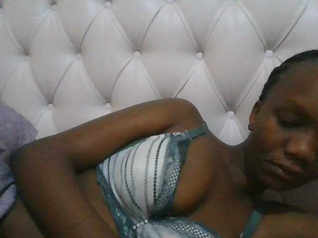Naughtypetite1 live cam on BongaCams