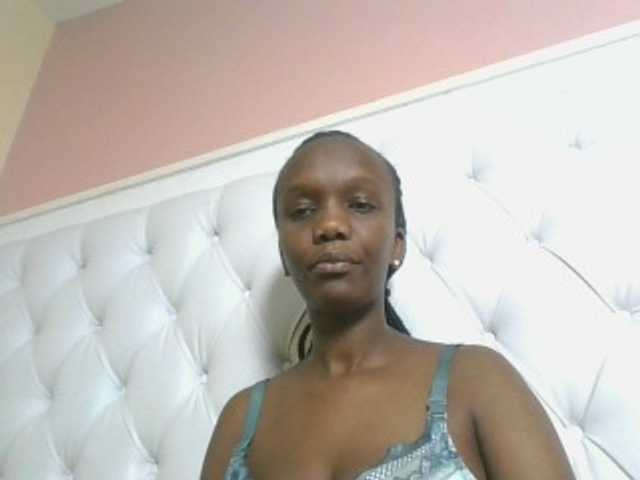 Naughtypetite1 live cam preview