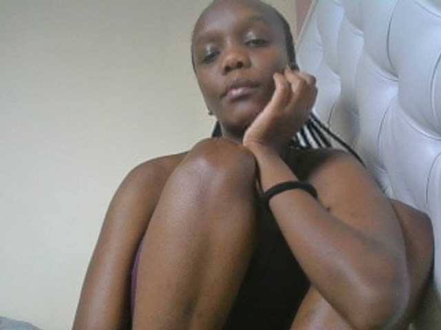 Naughtypetite1 live cam on BongaCams