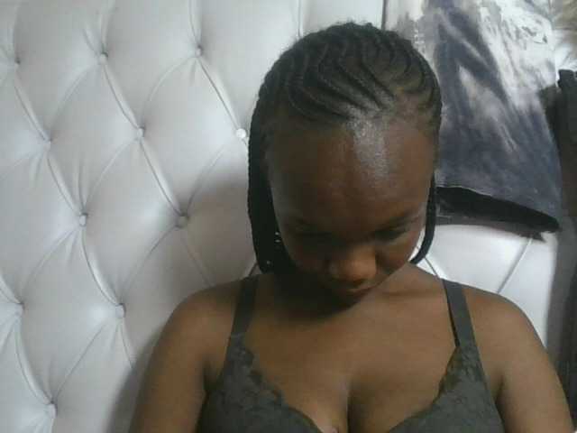 Naughtypetite1 live cam on BongaCams
