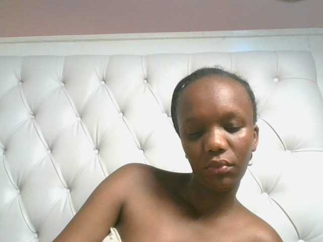 Naughtypetite1 live cam on BongaCams