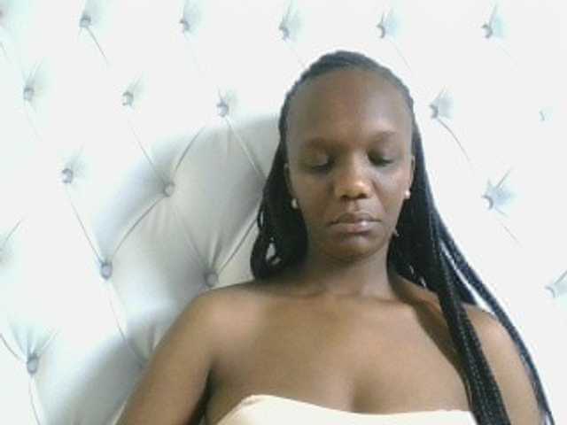Naughtypetite1 live cam on BongaCams