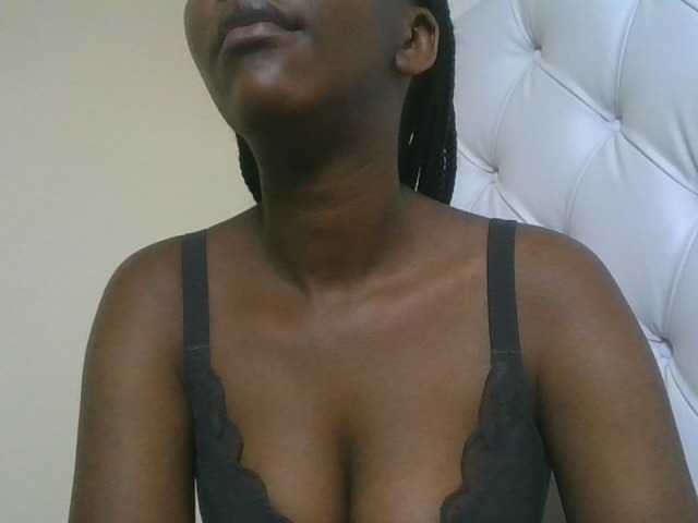 Naughtypetite1 live cam on BongaCams