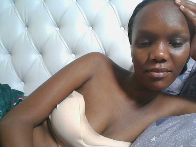 Naughtypetite1 live cam on BongaCams