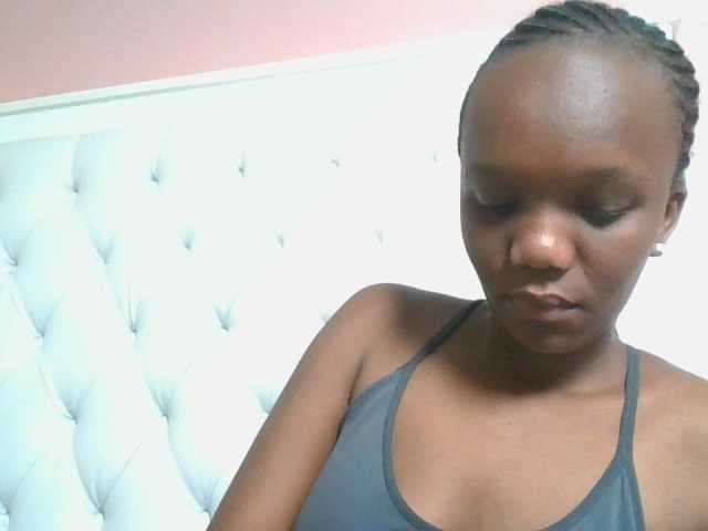 Naughtypetite1 live cam on BongaCams