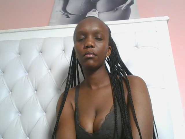 Naughtypetite1 live cam on BongaCams