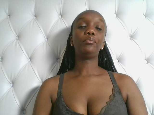 Naughtypetite1 live cam on BongaCams