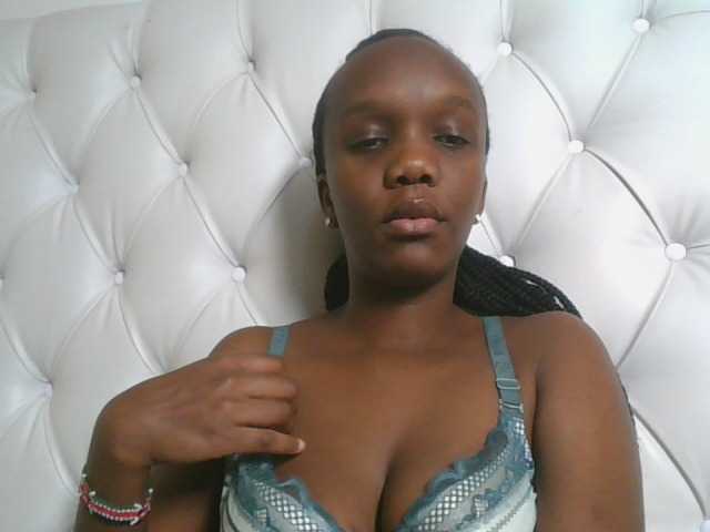Naughtypetite1 live cam on BongaCams