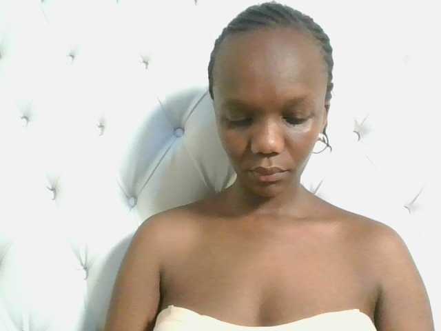 Naughtypetite1 — live female cam