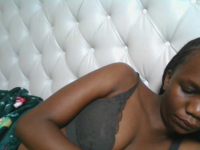 Naughtypetite1 live cam on BongaCams