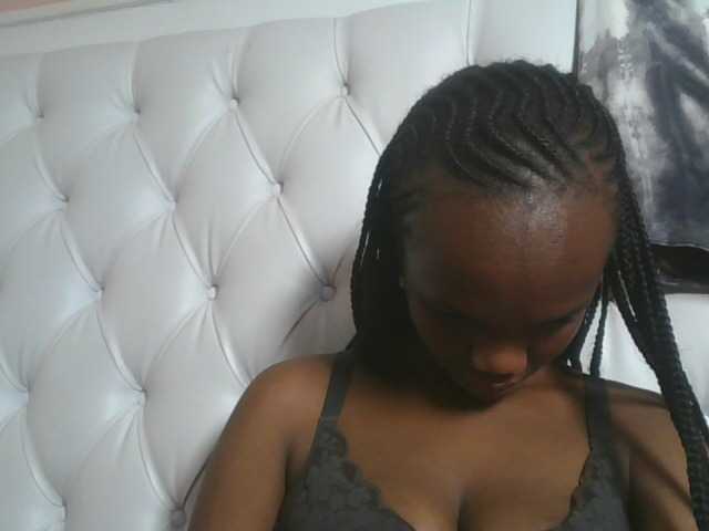 Naughtypetite1 live cam on BongaCams