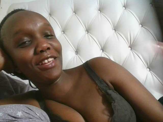 Naughtypetite1 live cam preview