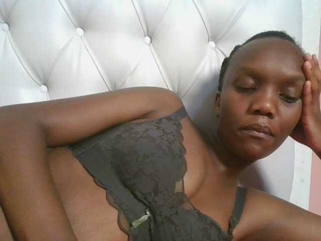 Naughtypetite1 live cam on BongaCams