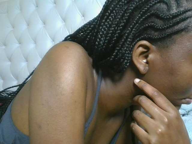 Naughtypetite1 live cam on BongaCams