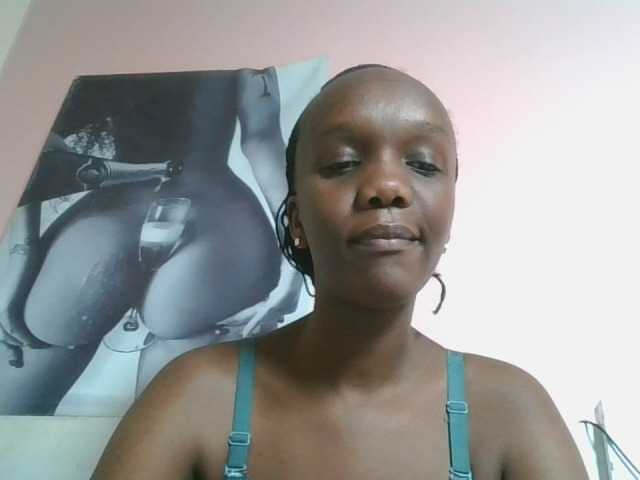 Naughtypetite1 live cam on BongaCams