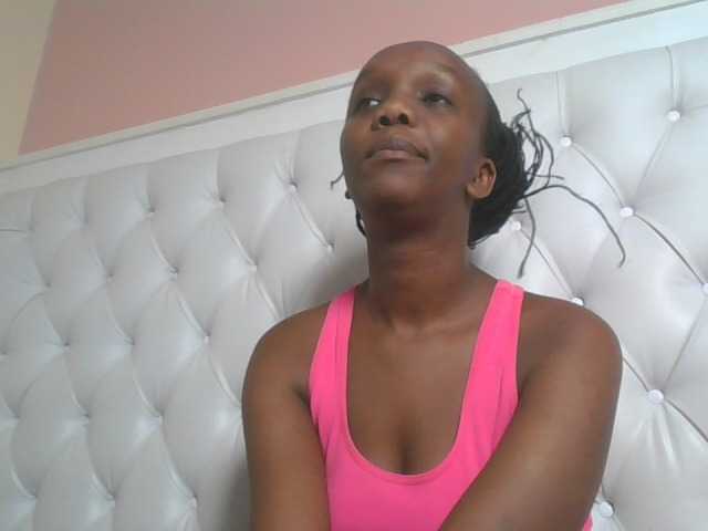 Naughtypetite1 live cam on BongaCams