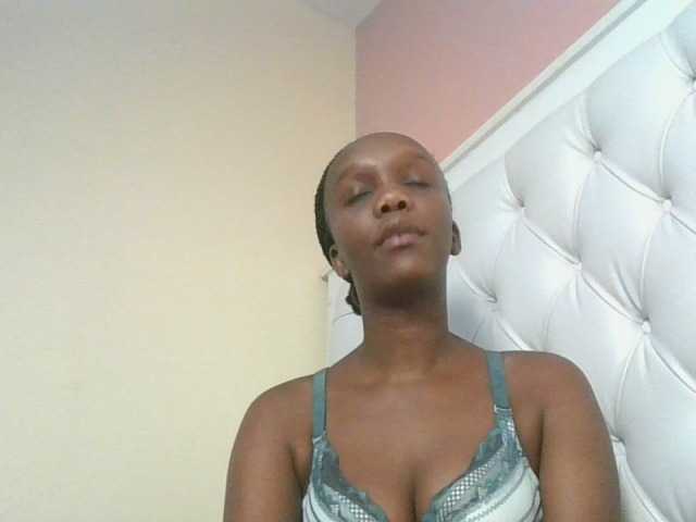 Naughtypetite1 live cam on BongaCams